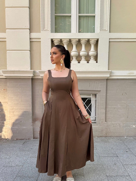Robe Évasée Marron avec Poches – Taille Cintrée