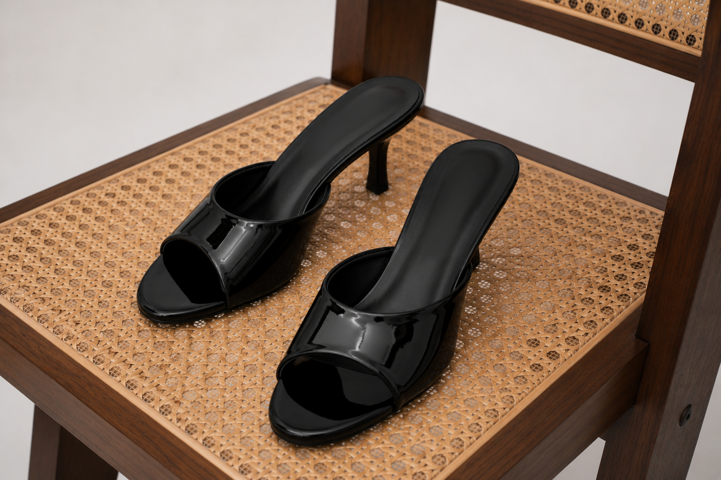Mules à talon vernis